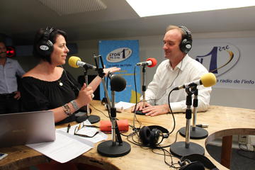 Philippe Bazin (Groupe PSC), au micro de Pascale Solona, sur Lyon 1ère Philippe Bazin (Groupe PSC), au micro de Pascale Solona, sur Lyon 1ère